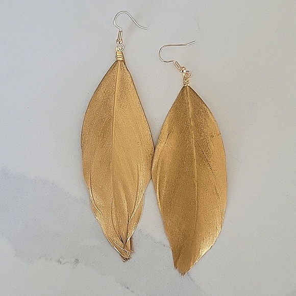 3/$30 Gold Faux Feather Earings - Picture 2 of 4